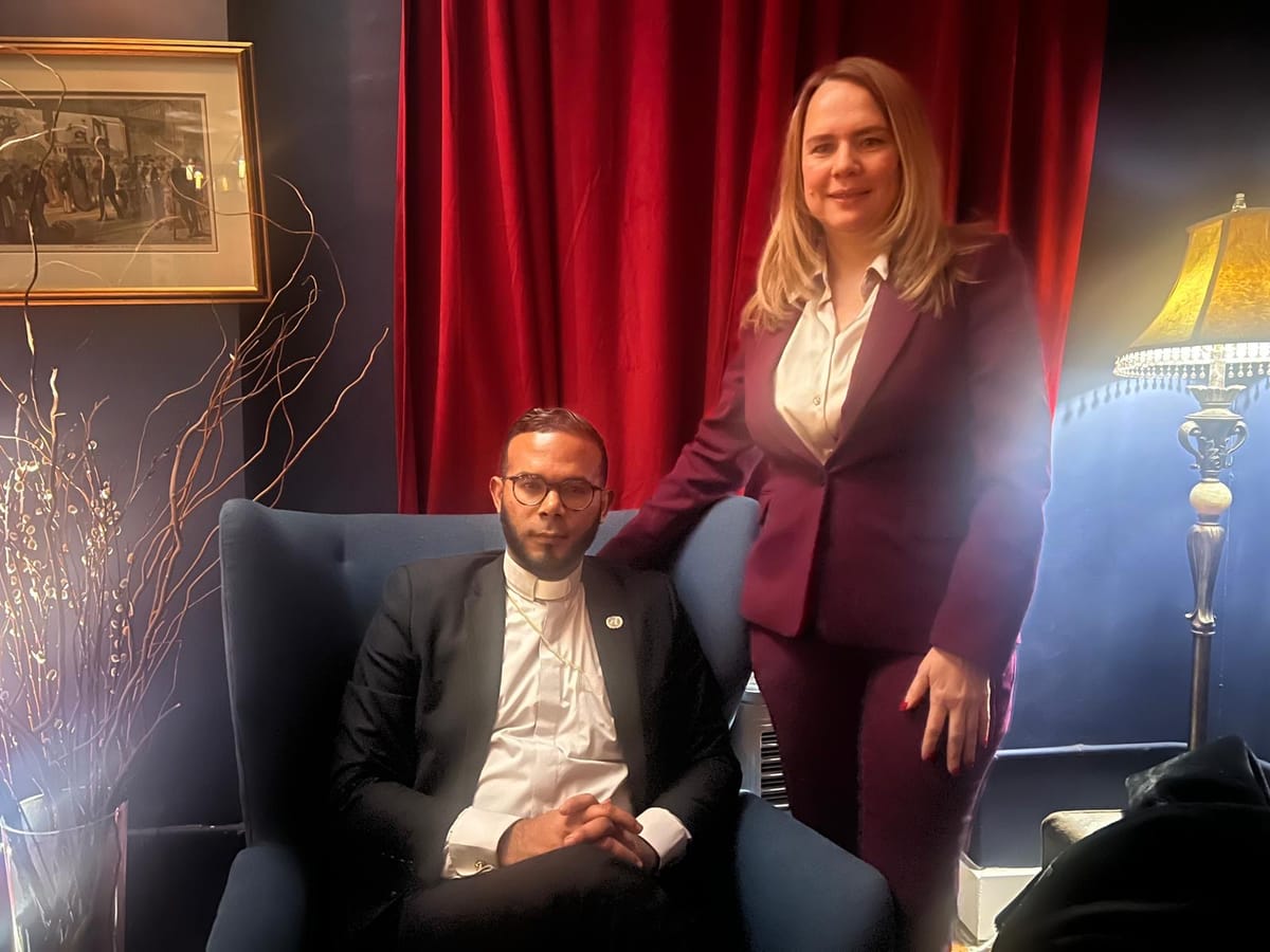 Reverend Bolívar Flores: